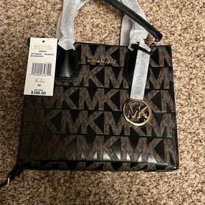 Michael Kors Mercer Medium Messenger